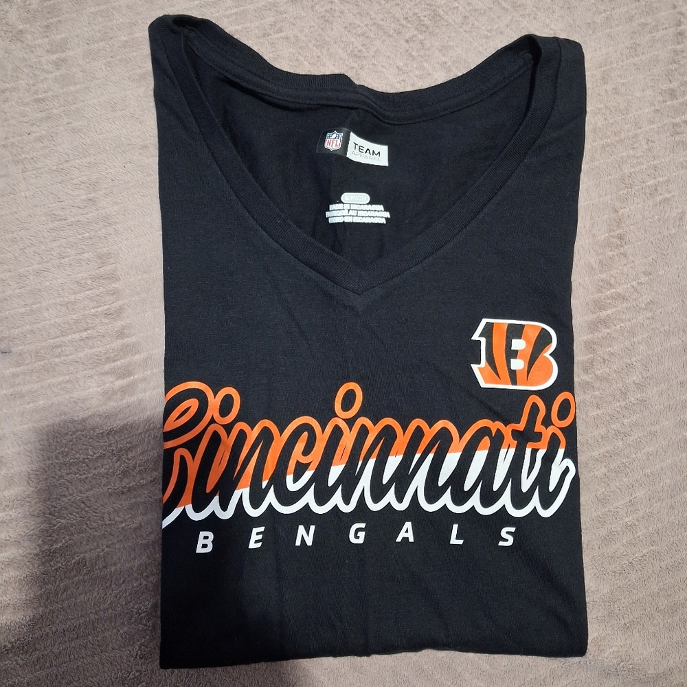 🆕NFL Cincinnati Bengals Football Womens Short Sleeve V-neck T-Shirt Size Small - Picture 2 of 12